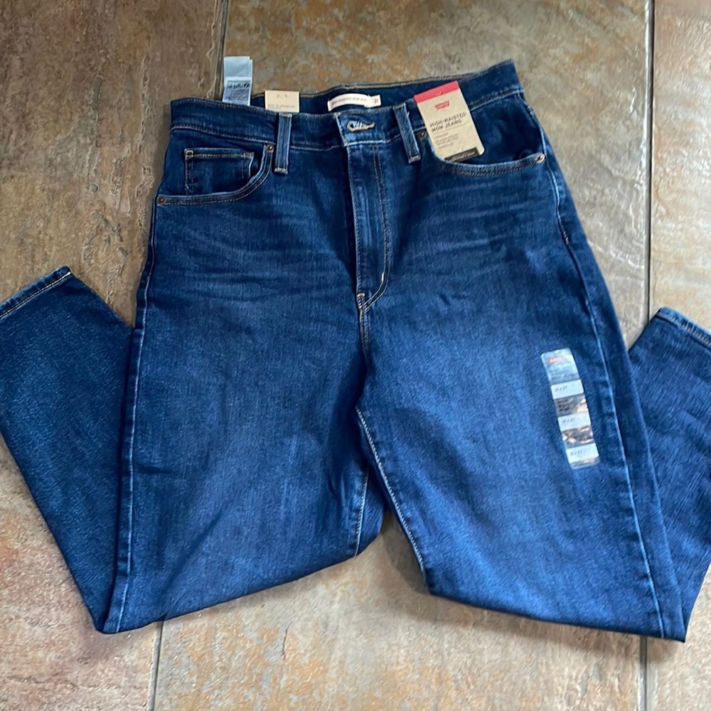 Levi’s Mom Jeans- High Rise in Winter Cloud #hostpick